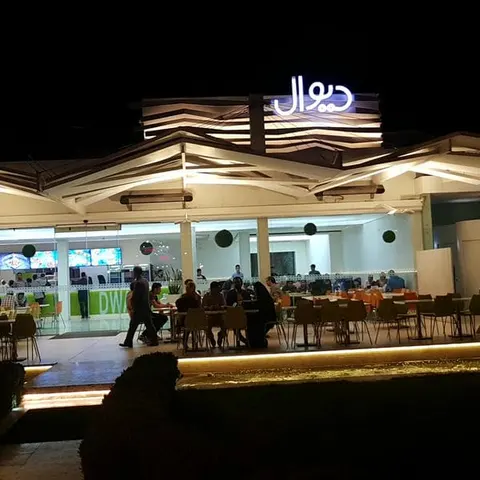 D-wall Fast Food Restaurant