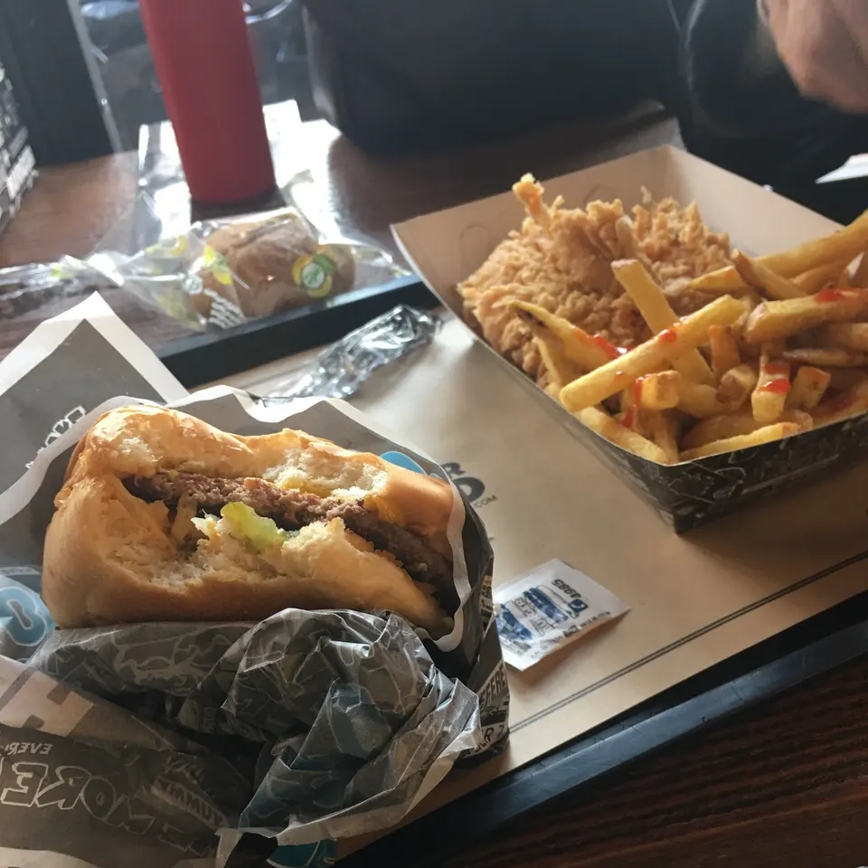 BurgerLand (Pasdaran Branch)