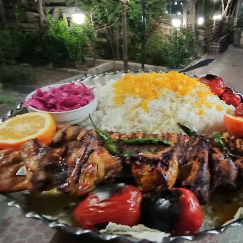 رستوران عطر توت