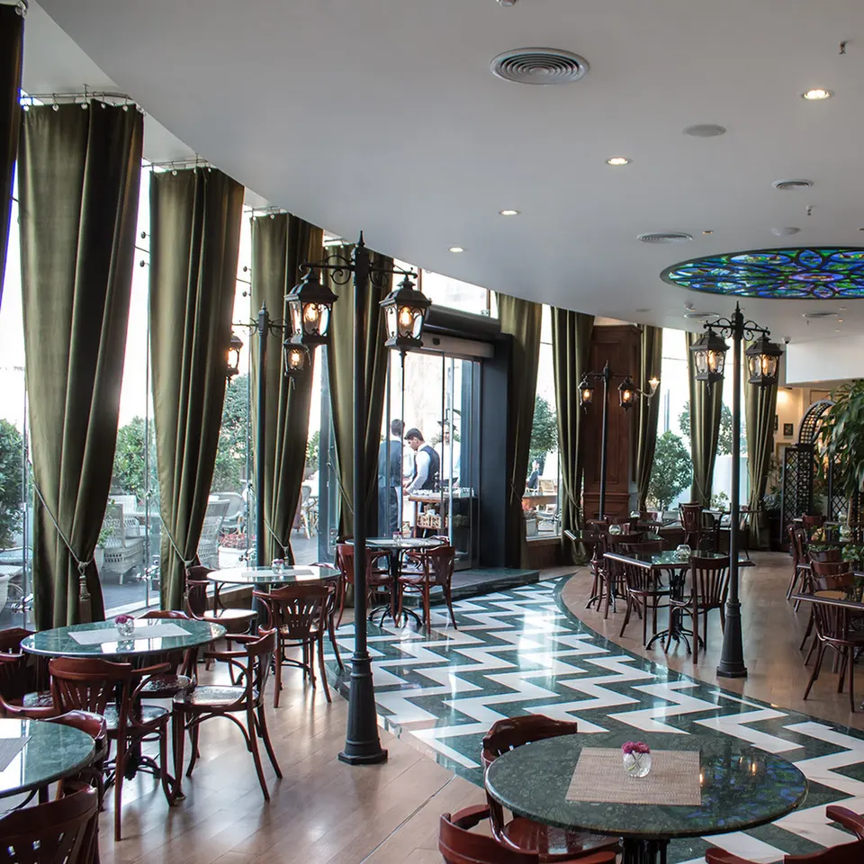 Boulevard Cafe