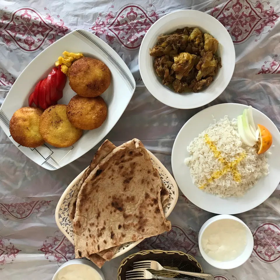 کبابی و رستوران و فست فود و کافی شاپ سفره خانه سنتی نارنجستان در ایلام