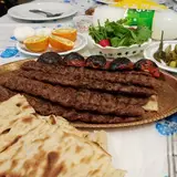 باغچه رستوران ستاره قصران