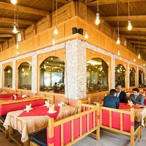 Ghasr-e Moj Restaurant