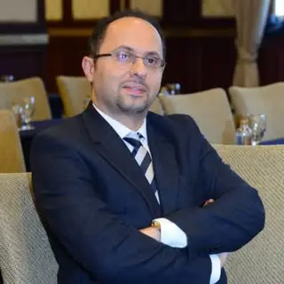 دکتر امیررضا معتبر / فوق تخصص جراحی پلاستیک و زیبایی