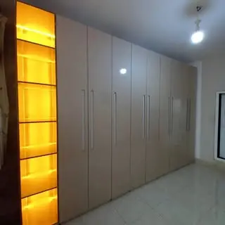کابینت و درب چوبی