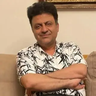 متخصص پوست زیبایی لیزر کاشت مو