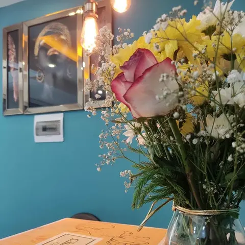 مرکز لیزر و زیبایی دکتر پویا