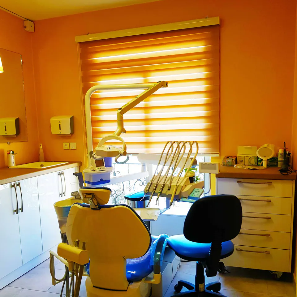 مرکزتخصصی دندانپزشکی و ارتودنسی دکتر آستانی Dr. Astani Dental Center