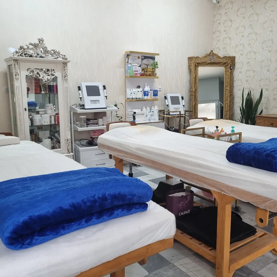 مرکز فیشال و زیبایی پوست سیما سرگزی