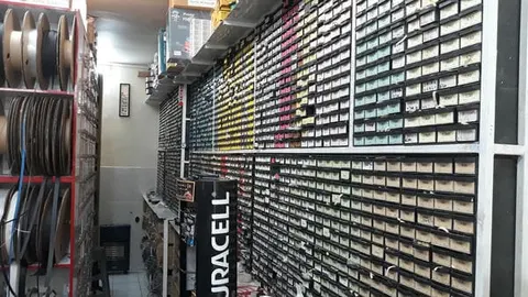 ami beta (Electronic parts store)