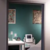 دکتر رضا کریمی ( جراح بینی )