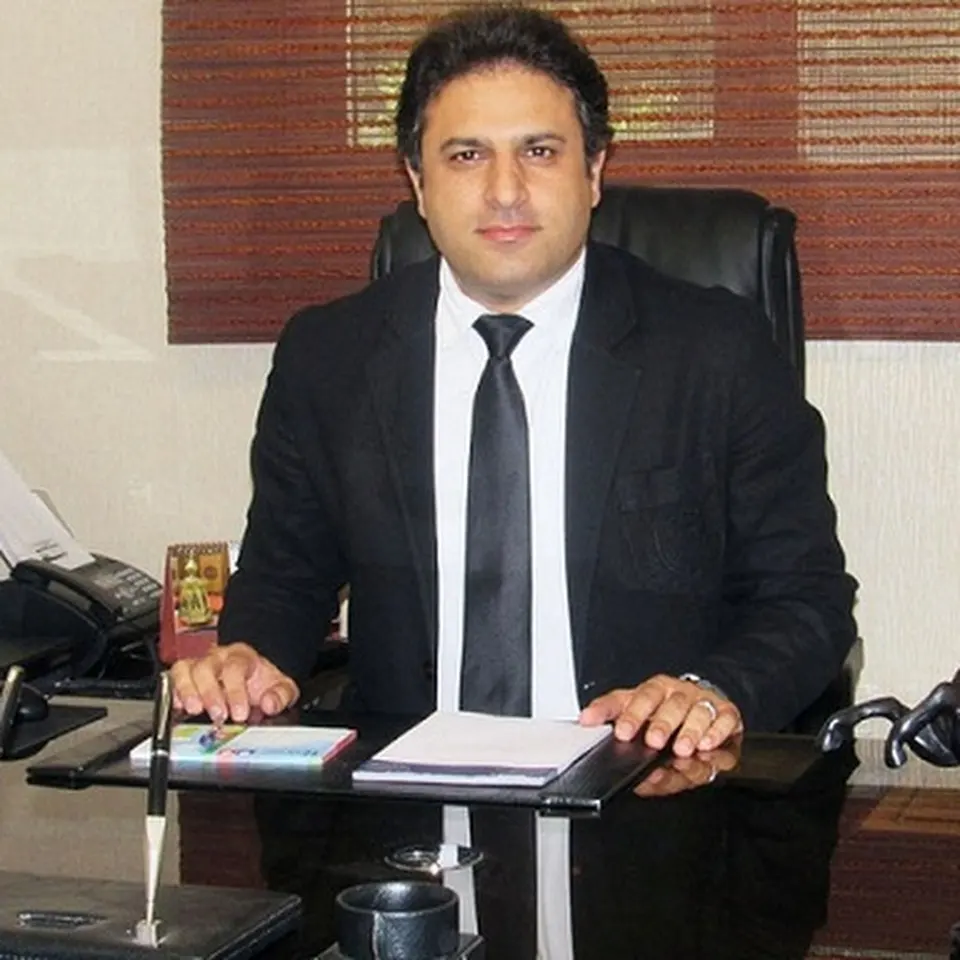 دکتر هومن فرهنگ