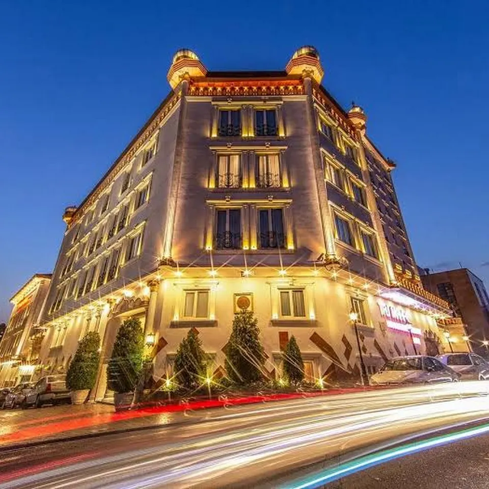 Taj Mahal Hotel