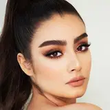 آزی/نویسنده/داستان واقعی