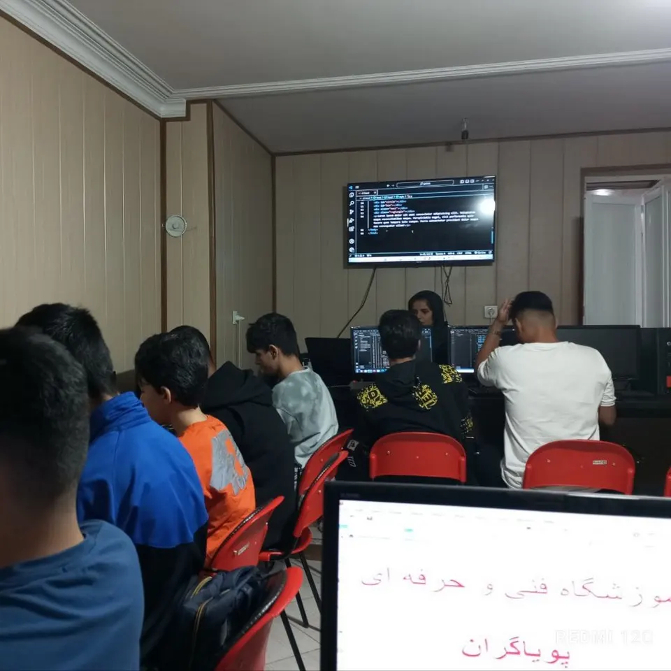 آموزشگاه کامپیوتر پویاگران