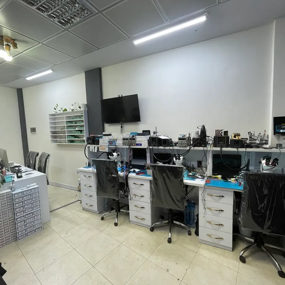 تعمیرات تخصصی گوشی موبایل آیفون ،سامسونگ، شیائومی در رشت پژوهش تیم