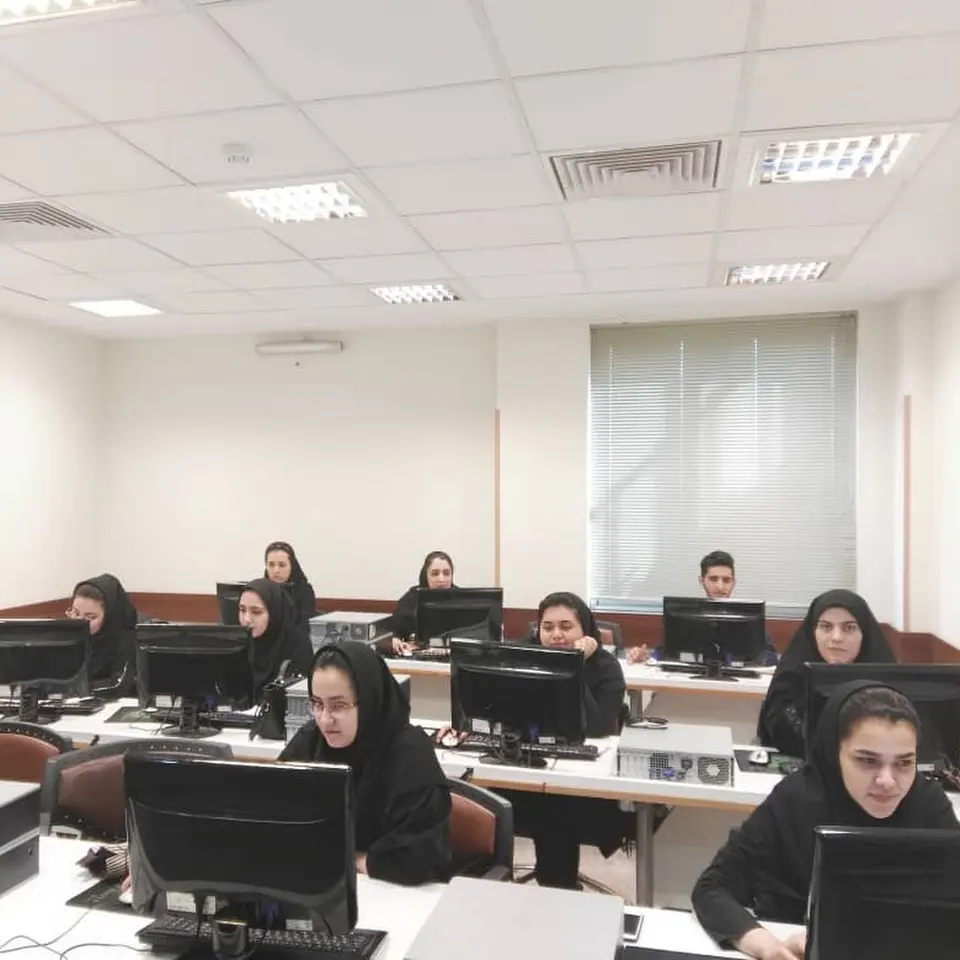 آموزشگاه بورس دنیای سرمایه