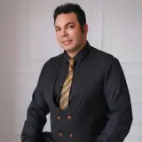 مشاور املاک نجائی