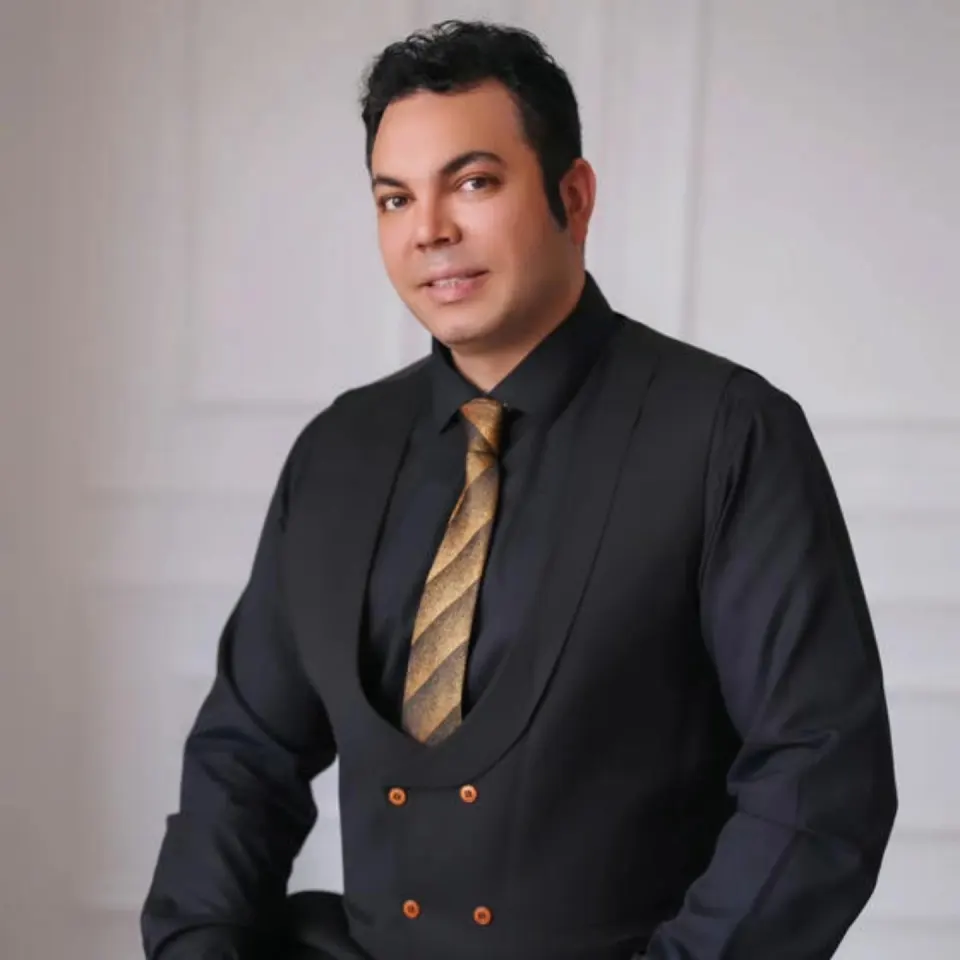 مشاور املاک نجائی