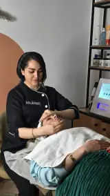 مرکز زیبایی و مراقبت پوست هما دینی
