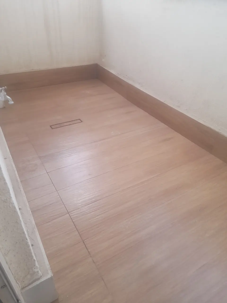 کاشی وسرامیک کاری حسین خانی