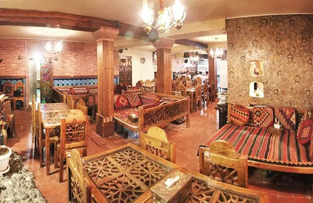 سفره خانه سماع در خیابان طالقانی تهران