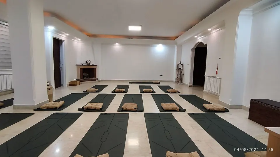 مرکز تخصصی یوگا رمانه (شعبه شریعتی)