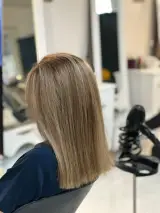 انجام کلیه ی خدمات رنگ و مش و زیبایی مو