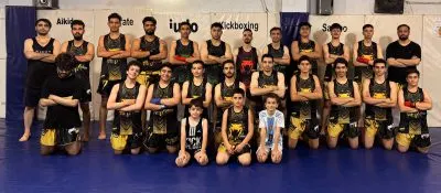 کیک بوکسینگ پیروزی استاد مهدی شیری جیان