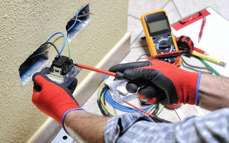 خدمات فنی برق و الکترونیک غلامی