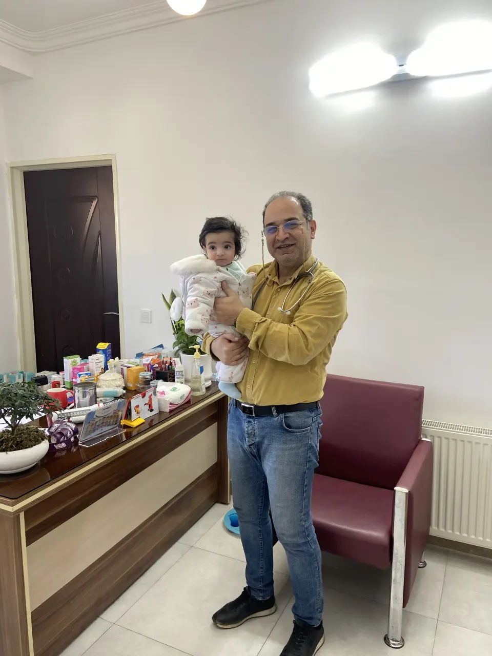 پزشک متخصص اطفال دکتر کریمی