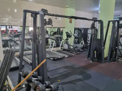 باشگاه بدنسازی حس برتر