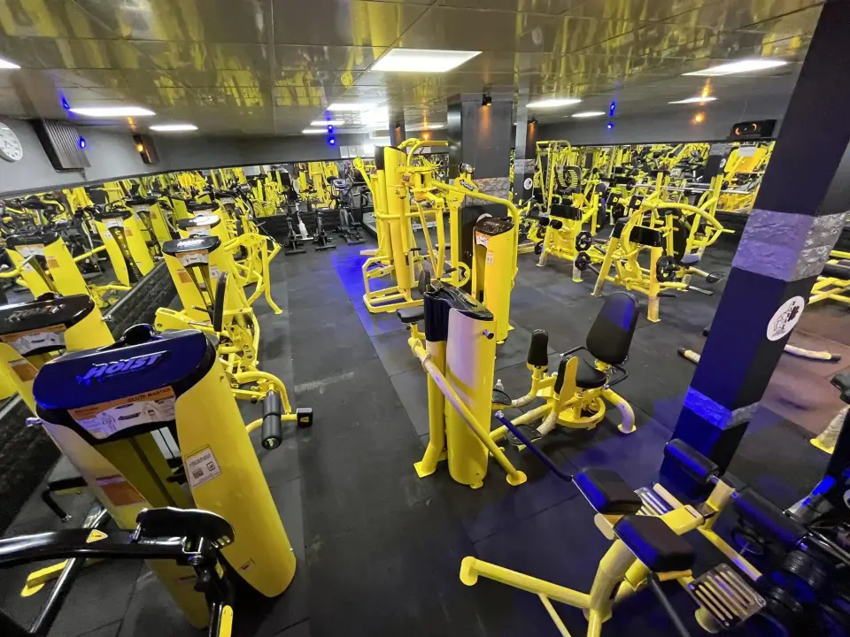 باشگاه بدنسازی ستاره تهران(B1 Gym)