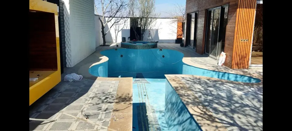 آب بندی و کاشی کاری استخر وسنگ کار
