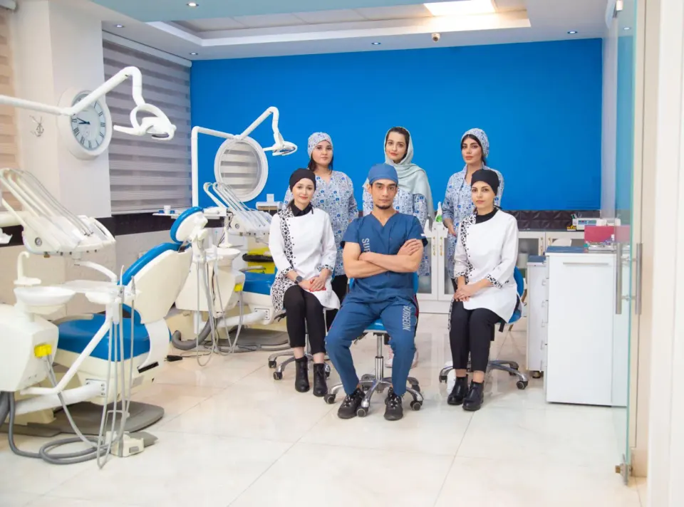 کلینیک دندانپزشکی آرامیس