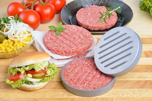 برگزارکننده مهمانی