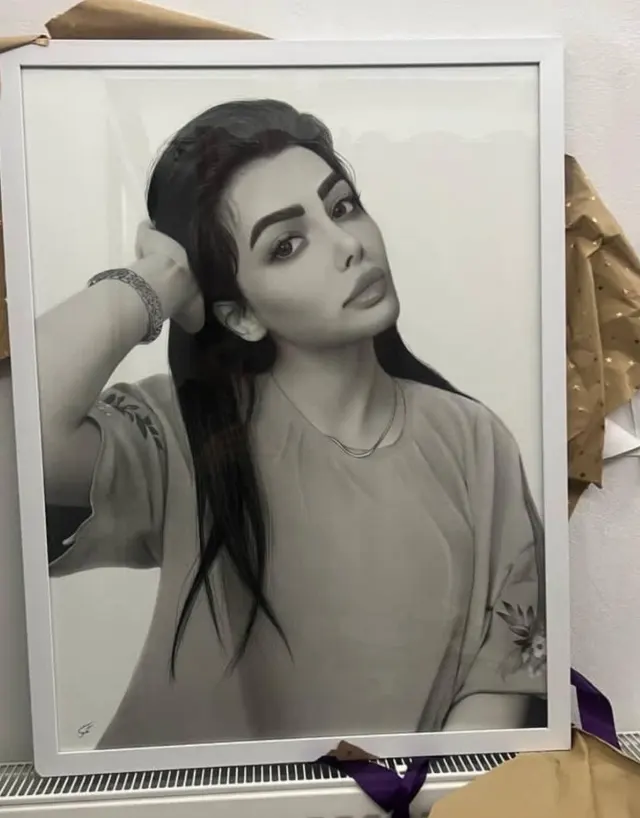 طراحی نقاشی چهره سیاه قلم گالری ویدا