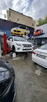 تعمیرگاه خدمات خودرویی یک(ماشین خارجی)