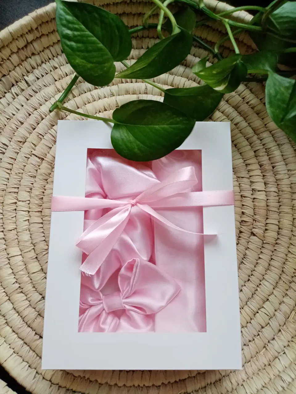 طراحی و دوخت اکسسوری مو هیلدا