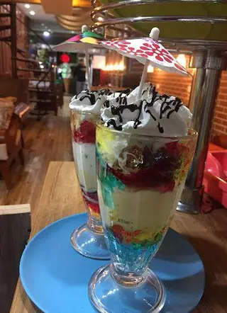 کافی شاپ و کافه تلخ و شیرین