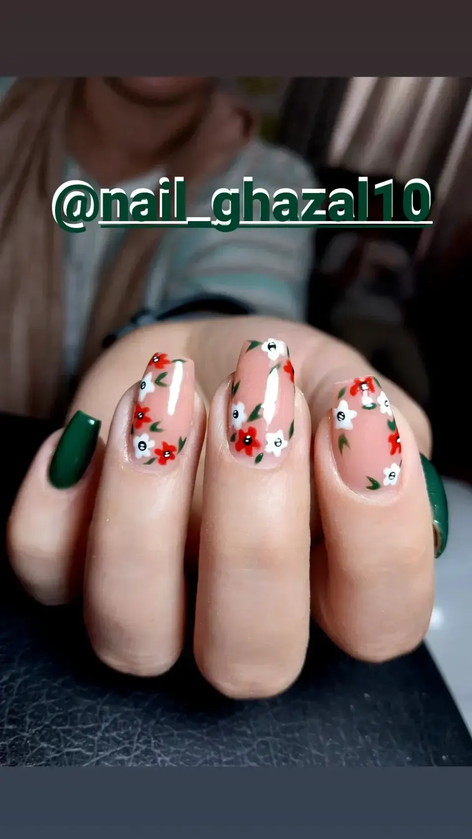 خدمات تخصصی کاشت ناخن غزل