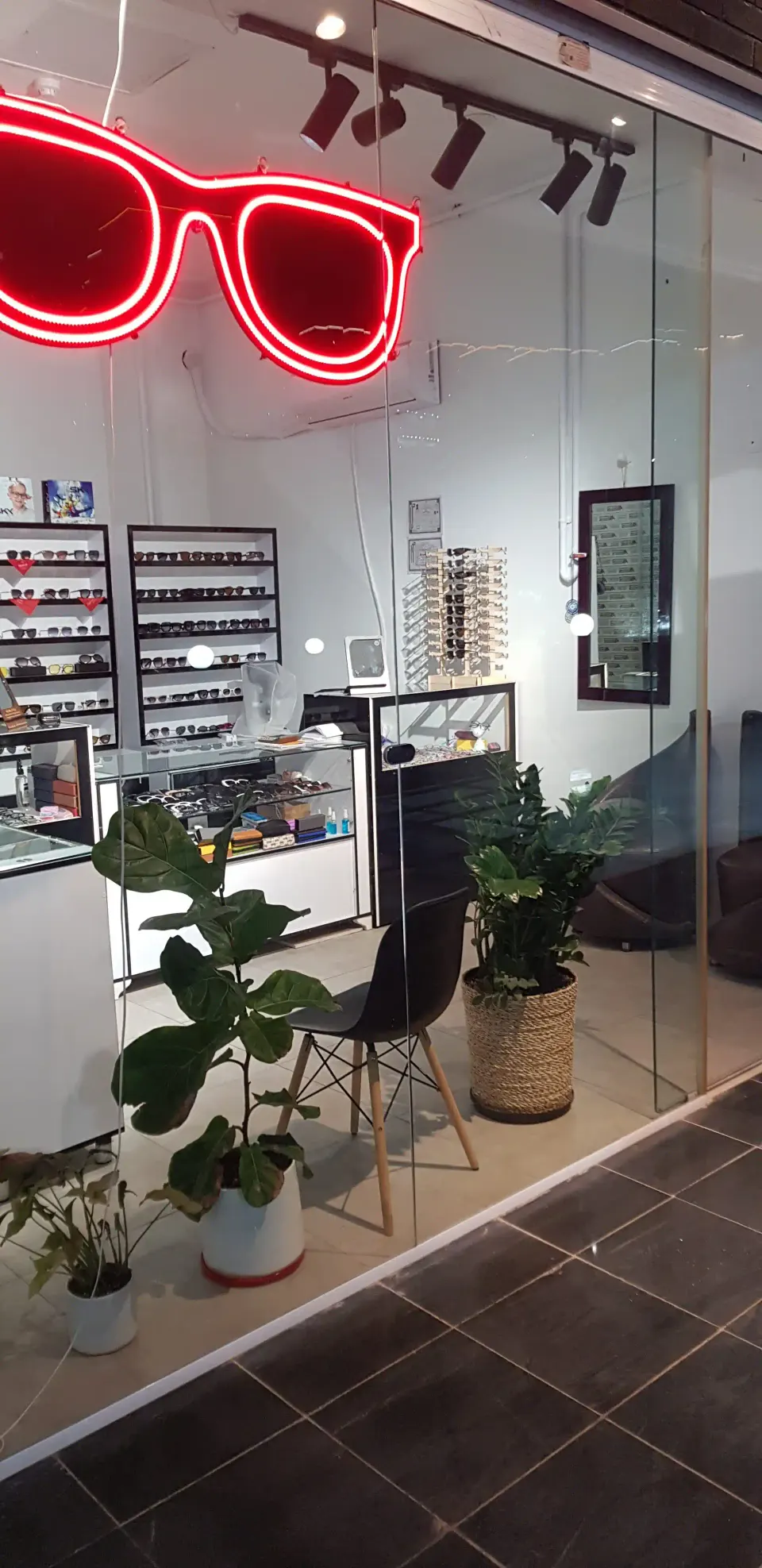 بینایی سنجی و خدمات عینک سین اپتیک