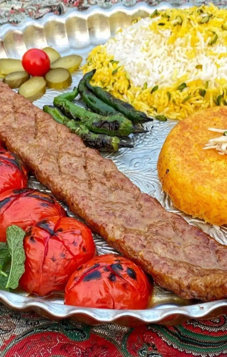 باغ رستوران شاندیز داریوش
