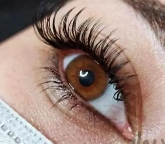کاشت موقت مژه و اکستنشن مژه