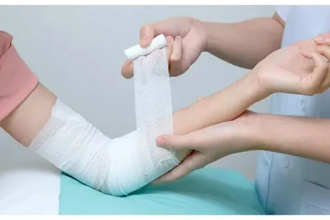 خدمات پرستاری و پزشکی در منزل
