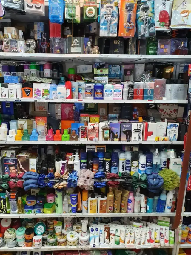 فروشگاه آرایشی بهداشتی فرزاد