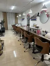 آموزش و خدمات تخصصی ناخن زینو