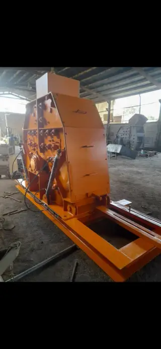 کارگاه تولیدی زرین سنگ شکن آراد