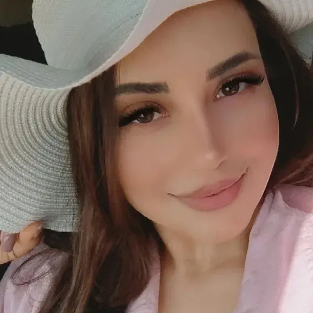 خدمات تخصصی اکستنشن مژه فرح