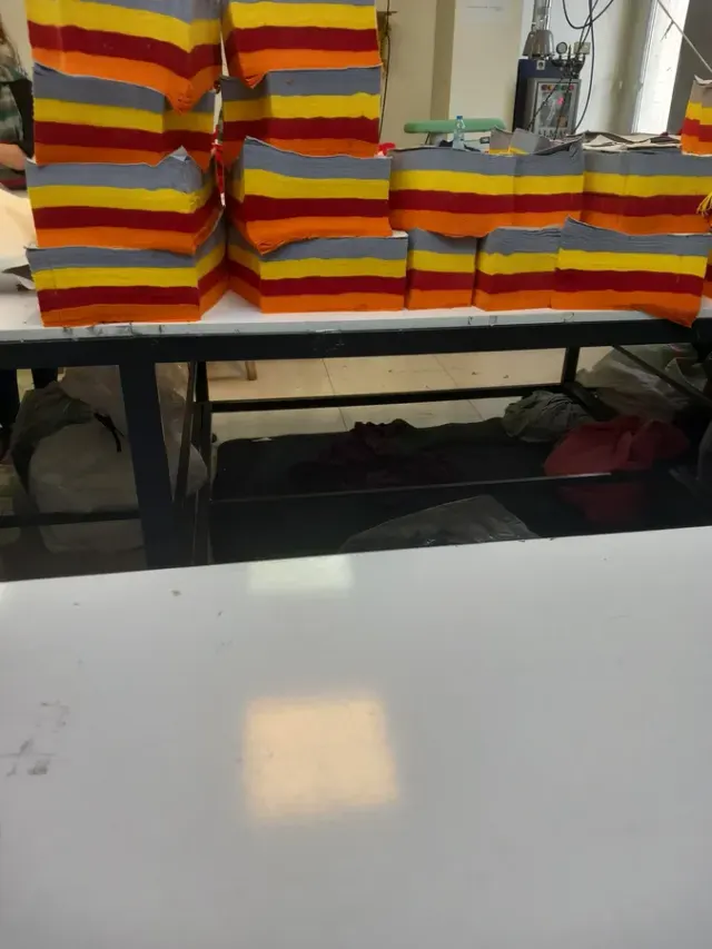 برشکاری انواع پارچه شومیز مجلسی ، تریکو